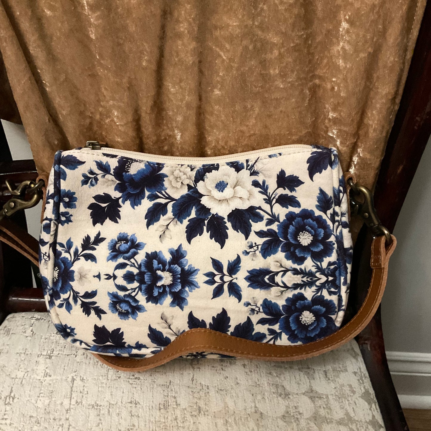 Cottage Rose Crossbody Bag In Blue