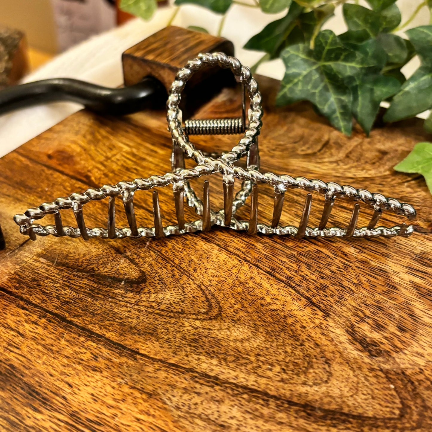 Hair Claw Clip 4” Hematite Metal Claw Clip Featuring Rope Pattern