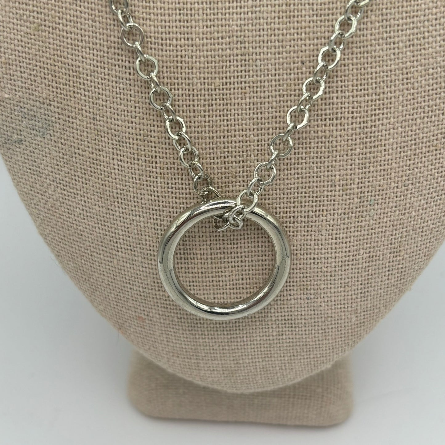 Silver Short Metal Necklace Featuring Circle Pendant