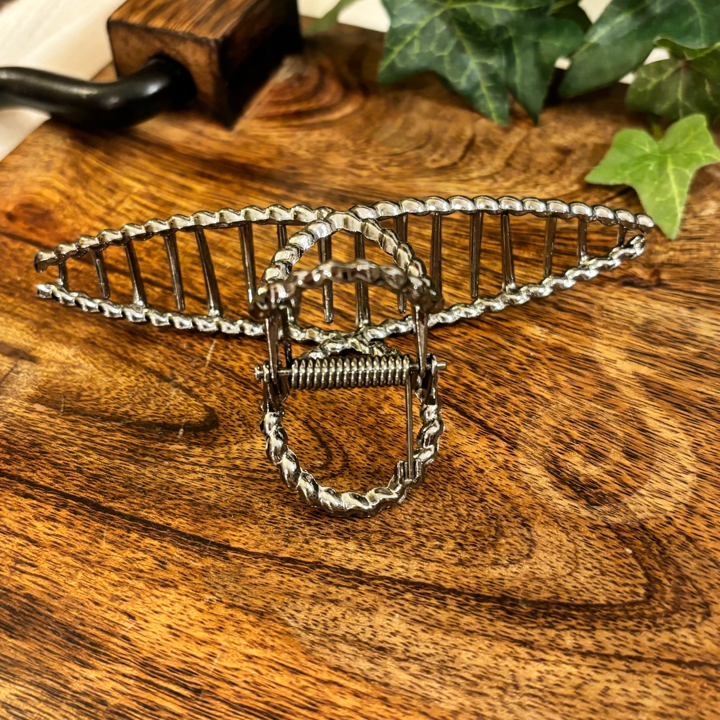 Hair Claw Clip 4” Hematite Metal Claw Clip Featuring Rope Pattern