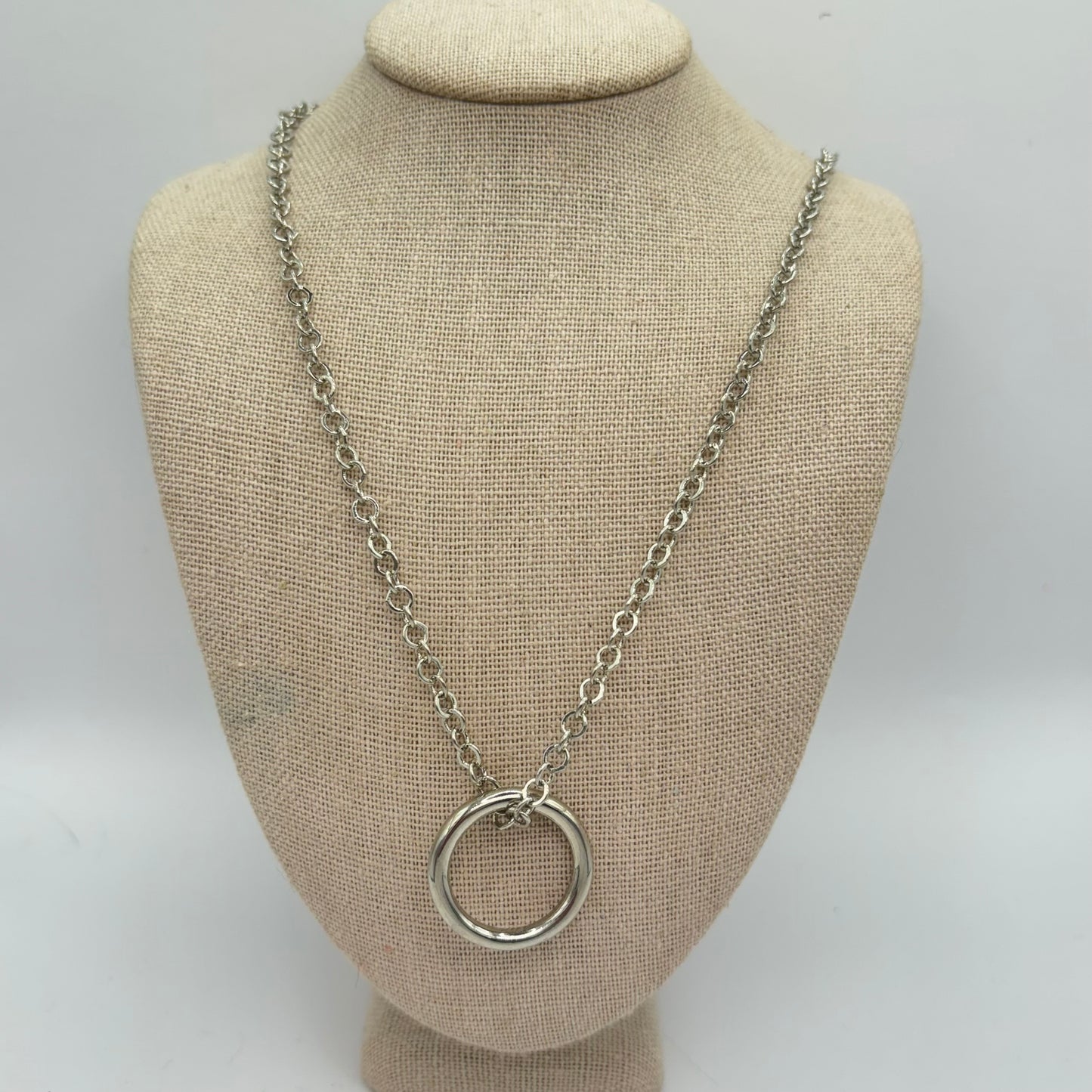 Silver Short Metal Necklace Featuring Circle Pendant