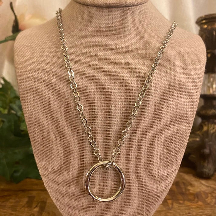 Silver Short Metal Necklace Featuring Circle Pendant
