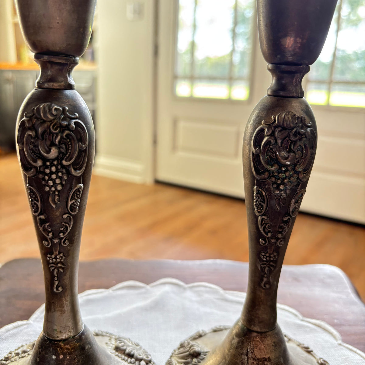 Vintage Set of 2 Godinger Silver Art Co. Candlesticks Grapevine 8 1/2”