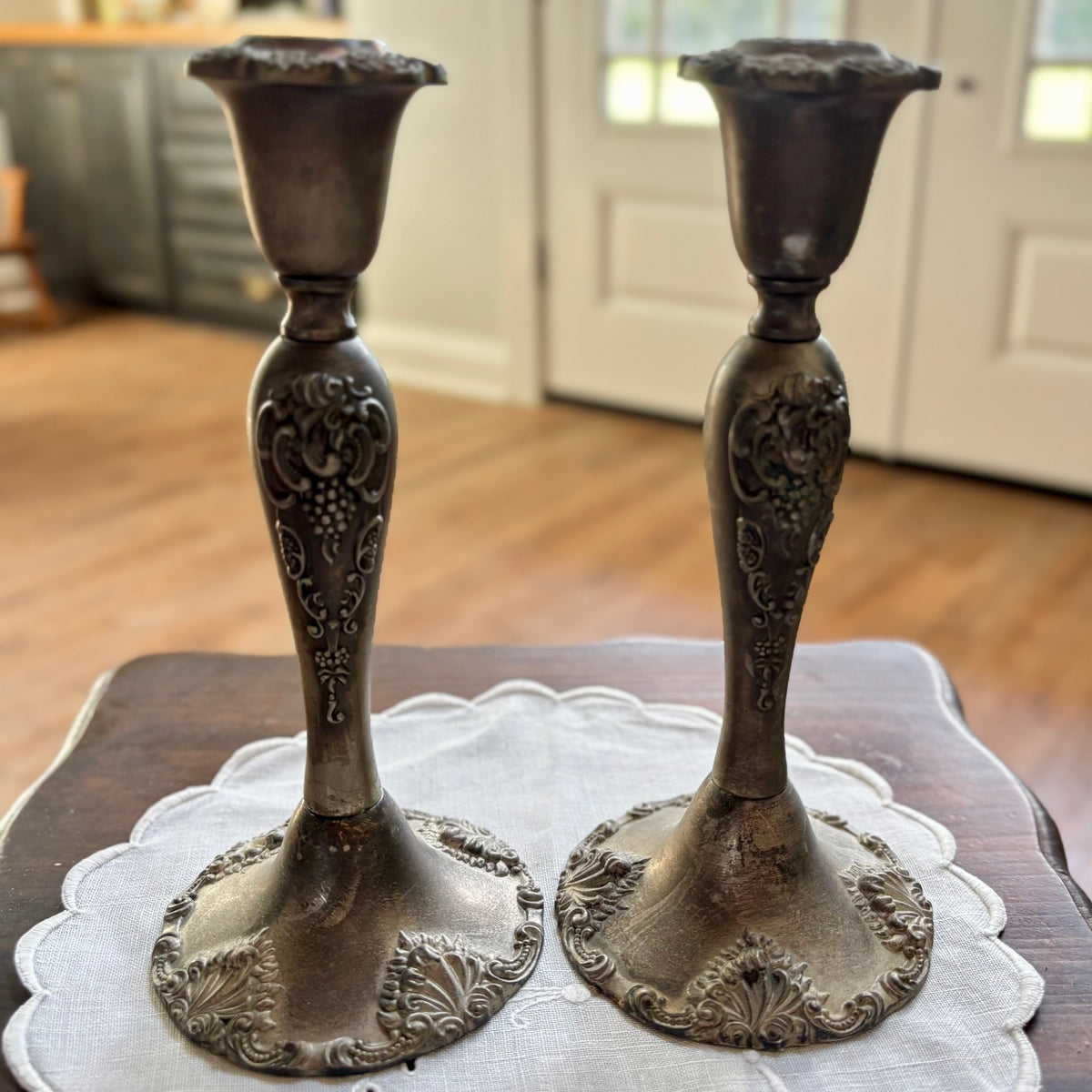 Vintage Set of 2 Godinger Silver Art Co. Candlesticks Grapevine 8 1/2”