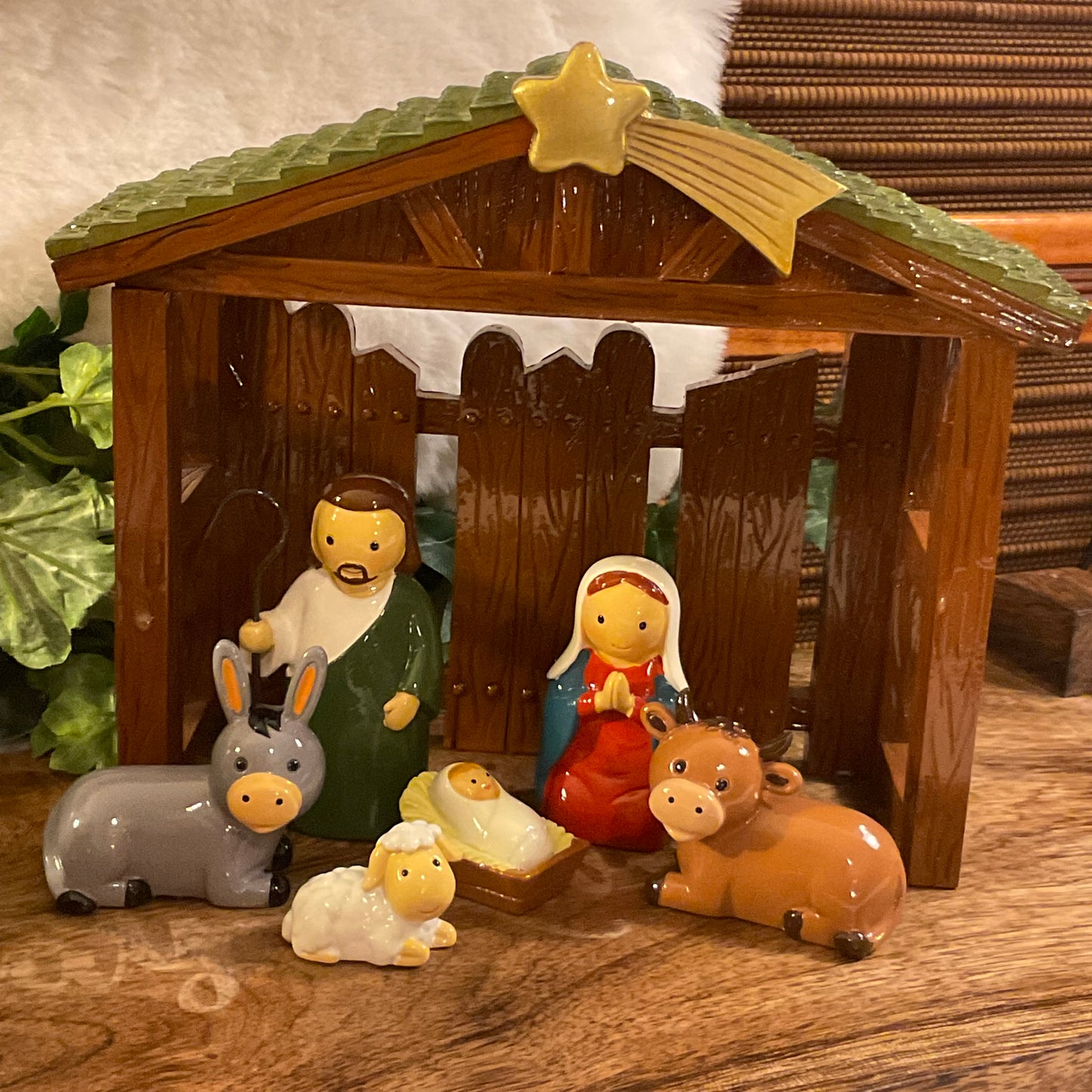 Nativity Set • Statue