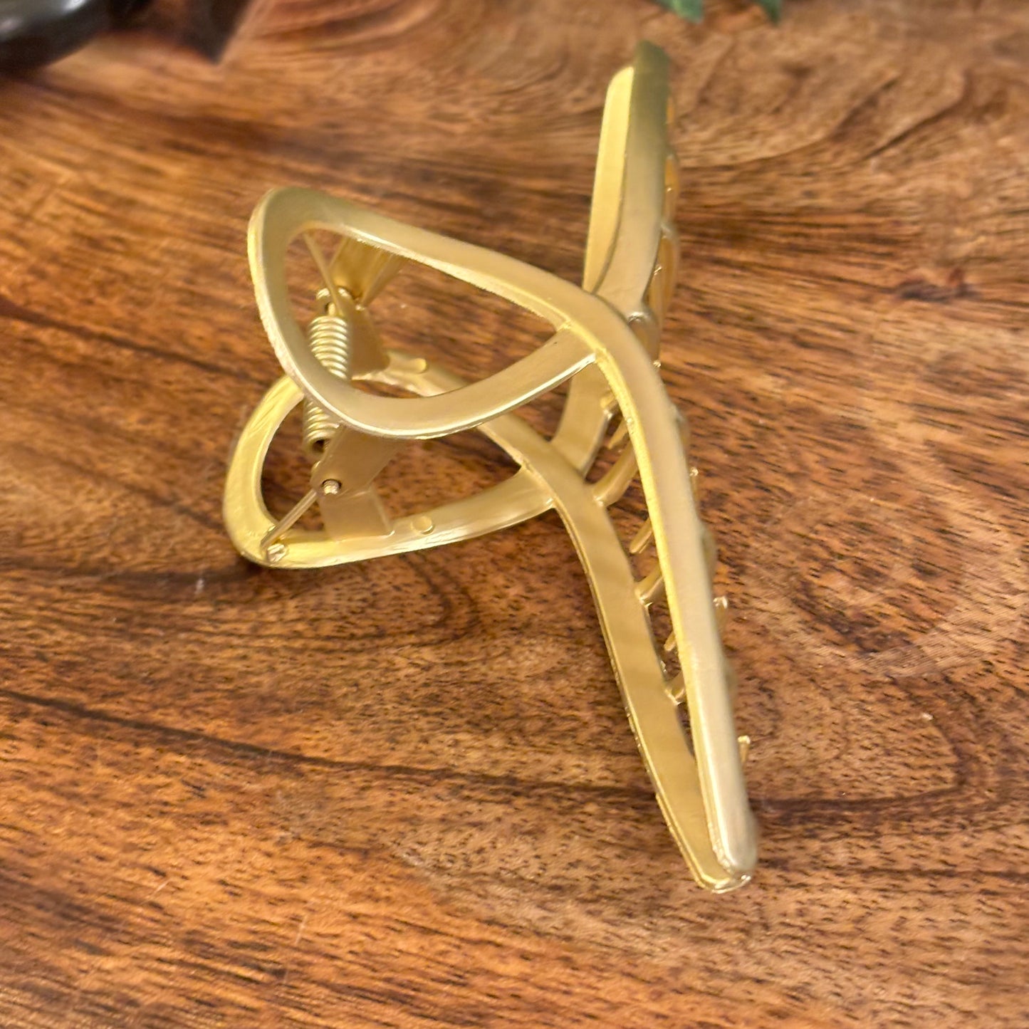 Hair Claw Clip 4” Matte Gold Metal Claw Clip Featuring Smooth Pattern