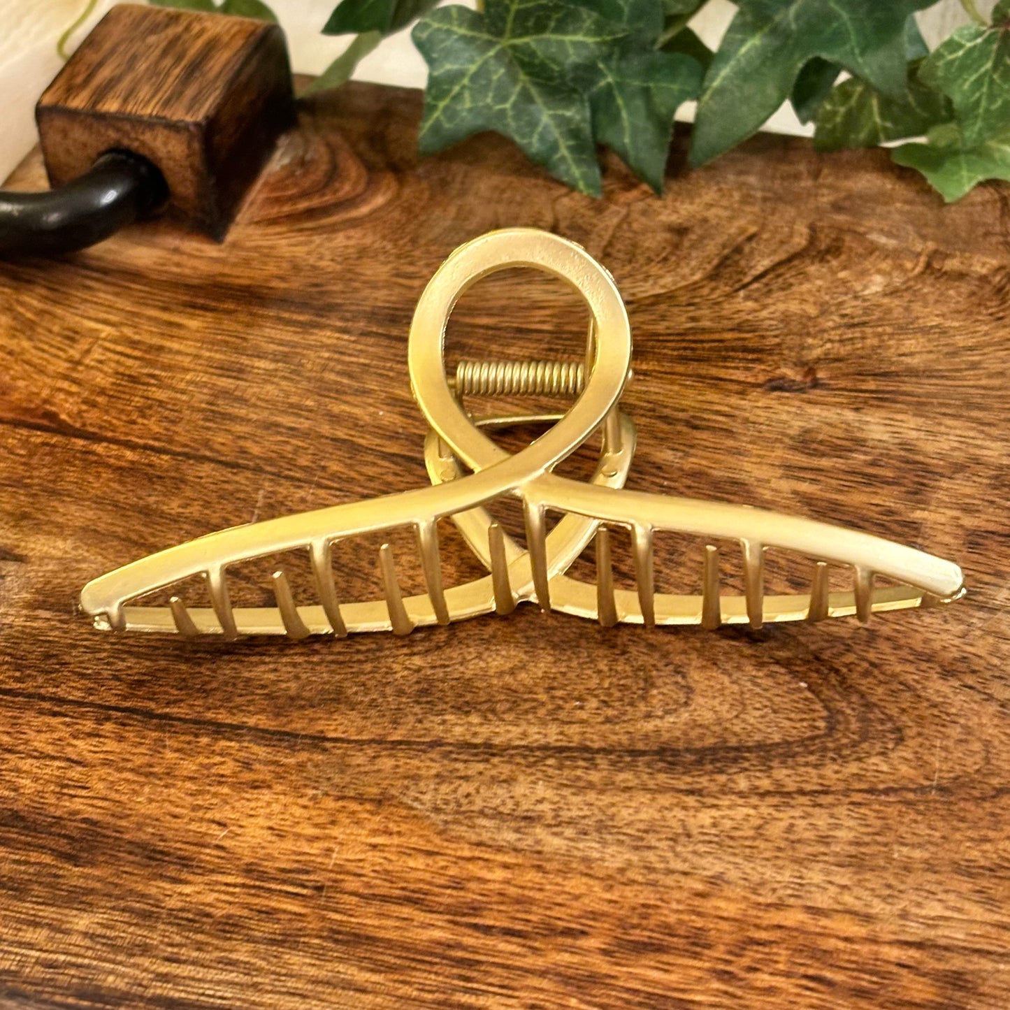 Hair Claw Clip 4” Matte Gold Metal Claw Clip Featuring Smooth Pattern