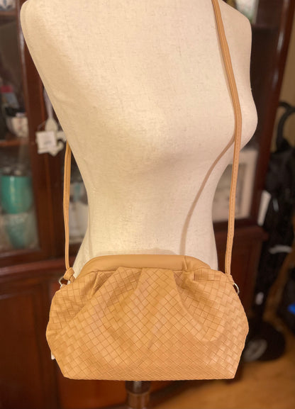🛍️ Deal of the Day: Woven Clutch Purse With Removable Strap