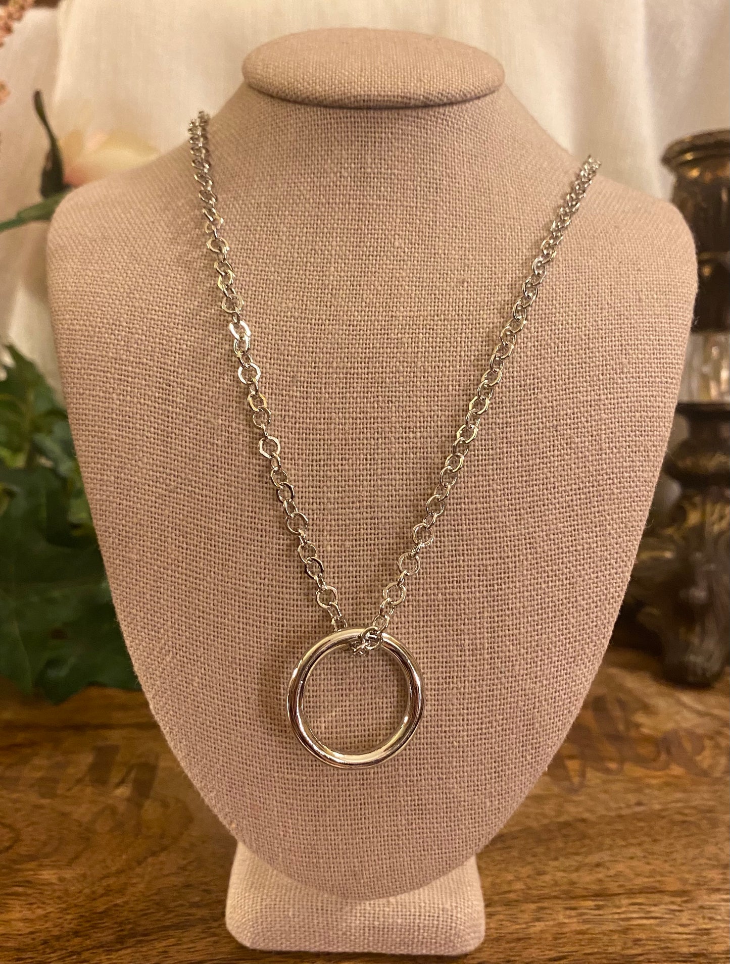 Silver Short Metal Necklace Featuring Circle Pendant